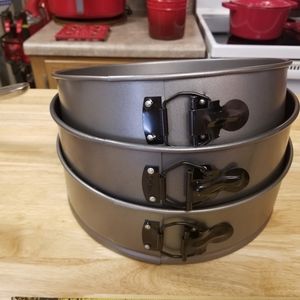 Set of 3 springform cheesecake pans.